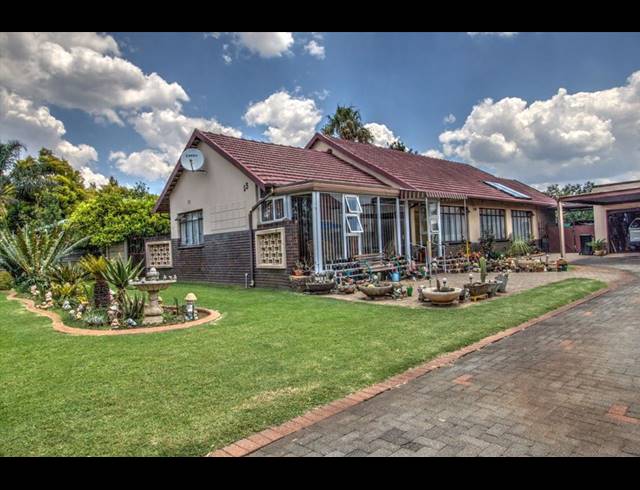 3 BEDROOM HOUSE FOR SALE IN KEMPTON PARK AH